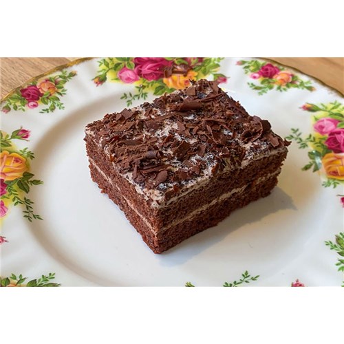 Chocolate_Gateaux_Tray_Cake-Slice